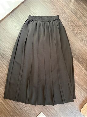 Uniqlo Black Pleated Maxi Skirt - Elastic Waist